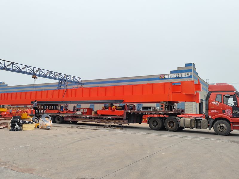 通用橋式起重機(jī) QDXX32/5t—27.7m 制作完成，發(fā)往陜西省銅川市交付客戶(hù)使用。