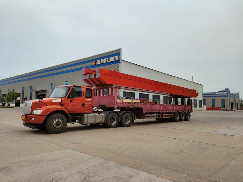 電動(dòng)葫蘆橋式起重機(jī) 3臺(tái) LH5t-17m 制作完成，發(fā)往河南漯河交付客戶(hù)使用。